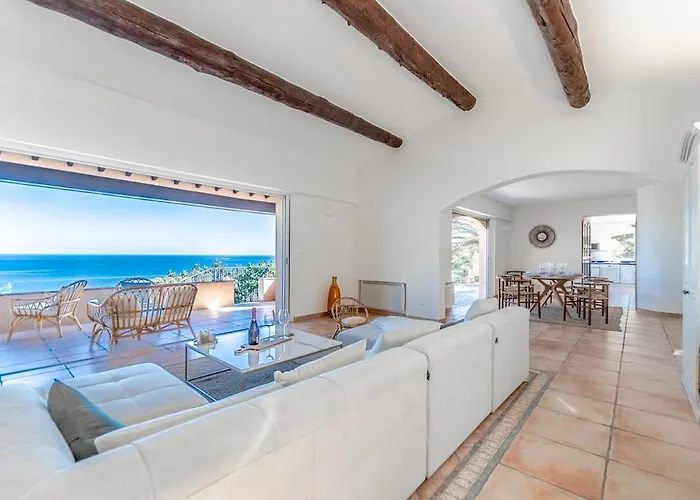 Superb Villa, Incredible Sea View Heated Swim Pool Вілла Сент-Максім